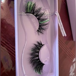 *RARE* A Deluxe Cosmetics “Jade” Lash